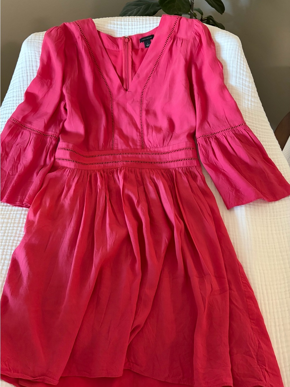 Ann Taylor Vibrant Pink V-Neck Flare Sleeve Dress Sz 6
